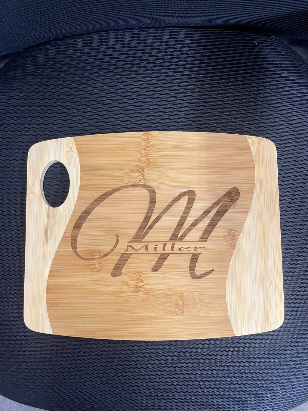 Personalized Two-Tone Bamboo Cutting Board with Handle – 11" x 9"
